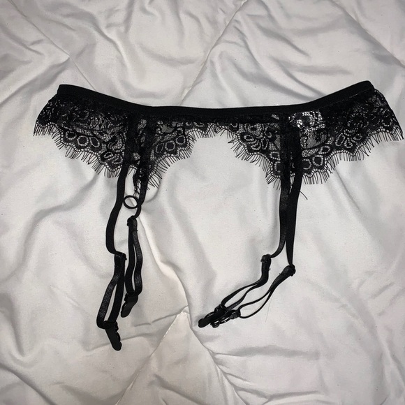 *SOLD* Black Lace Lingerie Set - Picture 5 of 6